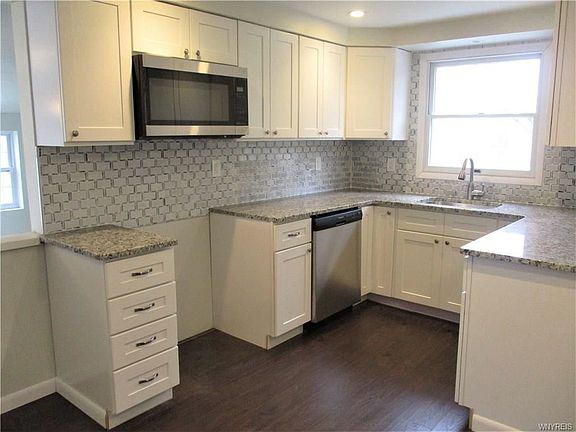 3rd image of 3913 Sharondale Dr