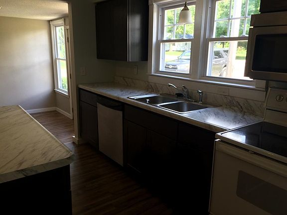 3rd image of 110 N 160th Ave