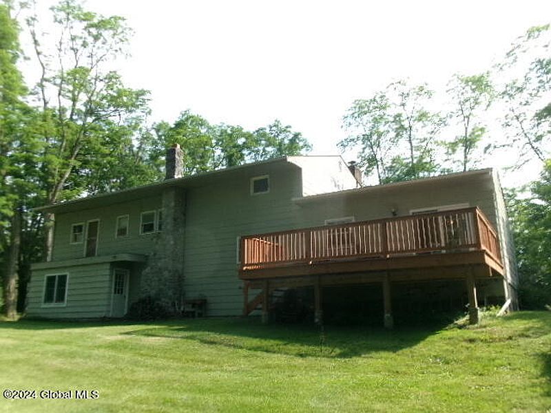 5th image of 110 Walnut Place