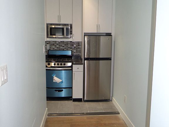 4th image of 2370 29th St #12