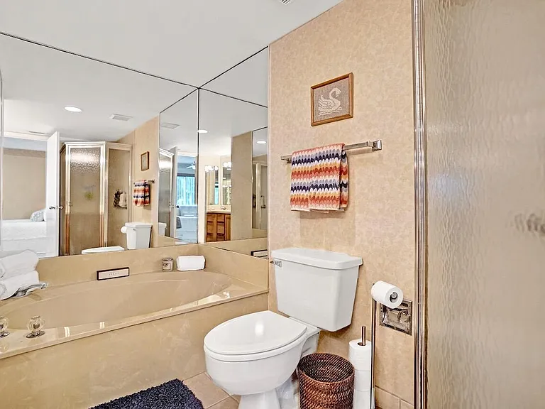 107 Half Moon Cir #H1 — Photo 31