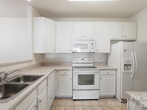 4th image of 16742 Amberside Rd