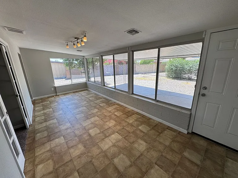 10819 W Connecticut Ave — Photo 12