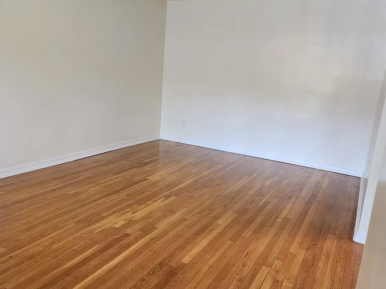 1216 E 91st St #1 — Photo 5