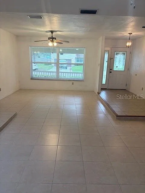 3 bed, 2.0 bath, 2020 sqft, $2,900 — Photo 2