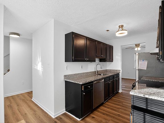 4th image of 21864 Ronald Dr