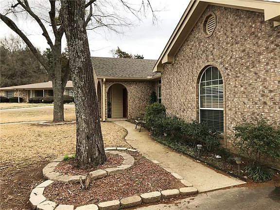 2nd image of 808 Circle Dr