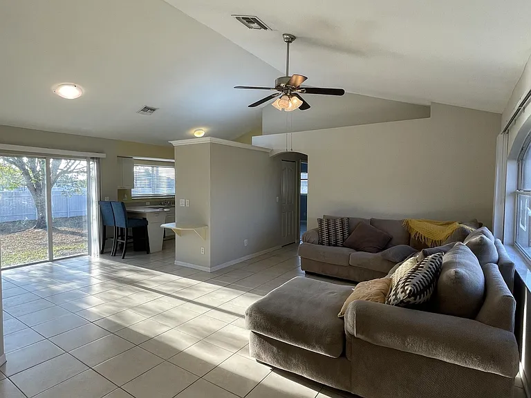 1602 SW 16th Ct — Photo 16