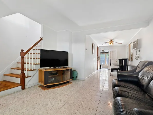 16018 73rd Ave, Fresh Meadows, NY 11366