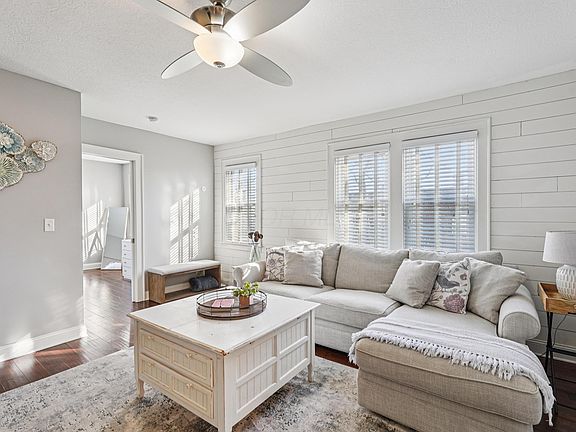 4th image of 1081 Northwest Blvd APT 2
