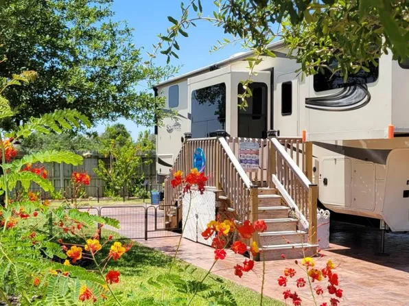 55 Augusta Cir, Aransas Pass, TX 78336