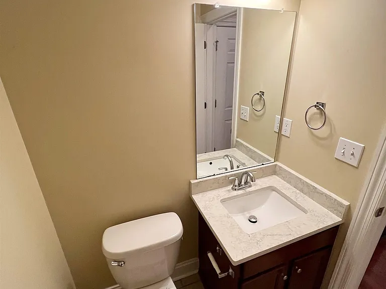 470 Shamrock Dr — Photo 15