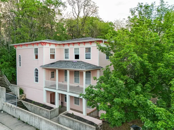 Melrose Court, 1605 Tennessee St #E24, Lawrence, KS 66044