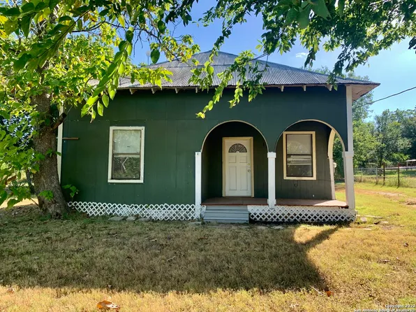 103 N 8TH ST, Stockdale, TX 78160