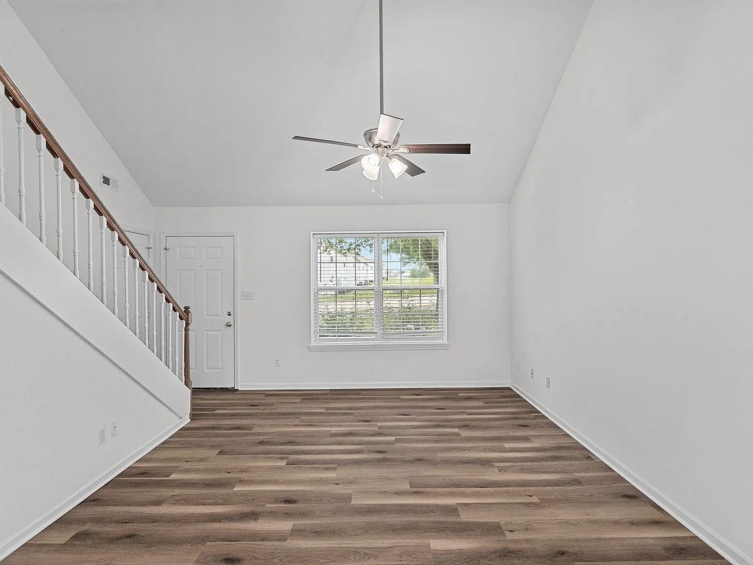 3 bed, 2.0 bath, 1500 sqft, $1,400 — Photo 3