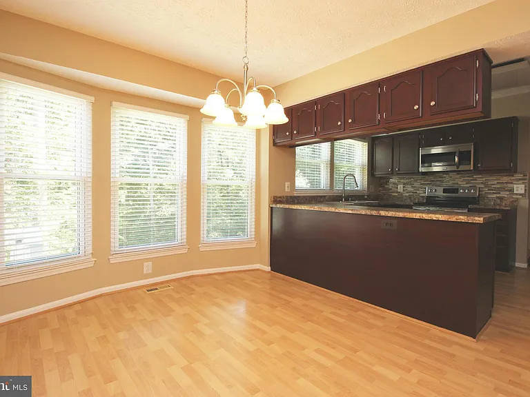 66 Larkwood Ct — Photo 11