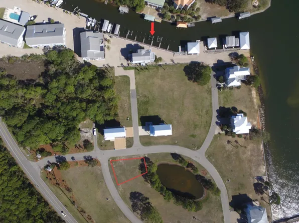 40 Endeavour Dr, Panacea, FL 32346