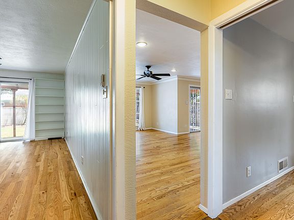 4th image of 720 Manzano St NE