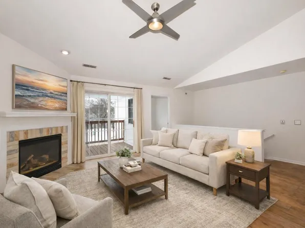 4740 S Forest Point BOULEVARD, New Berlin, WI 53151