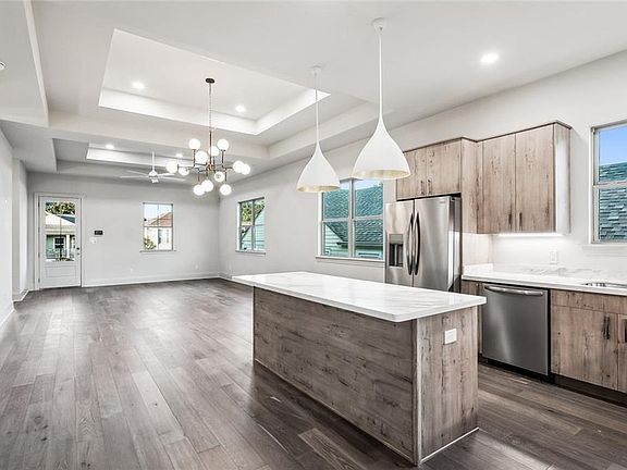 4th image of 2360 Mendez St