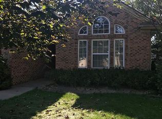 23155 Potomac Cir, Farmington Hills, MI 48335