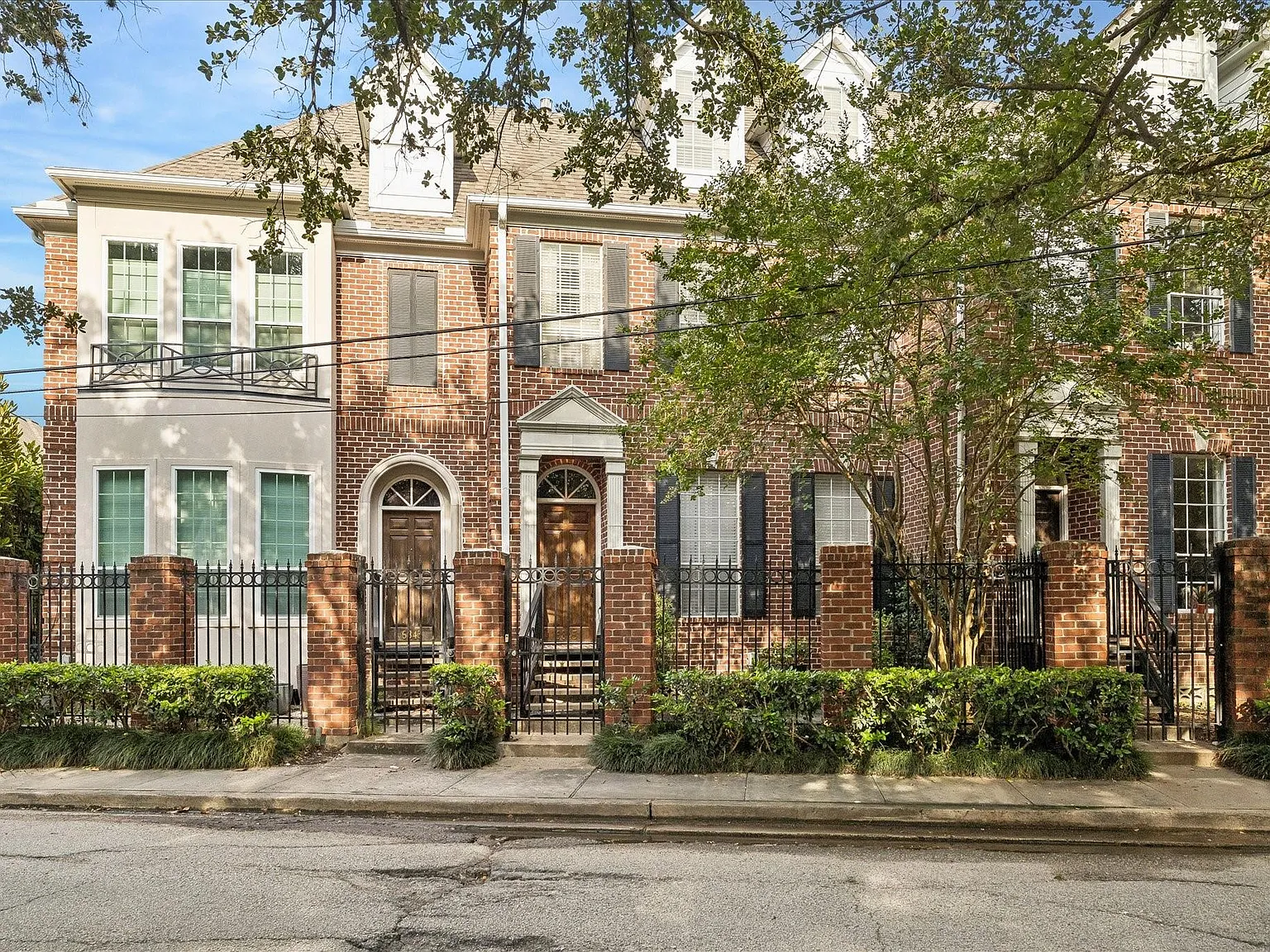 2 bed, 2.5 bath, 2888 sqft, $3,000 — Photo 2