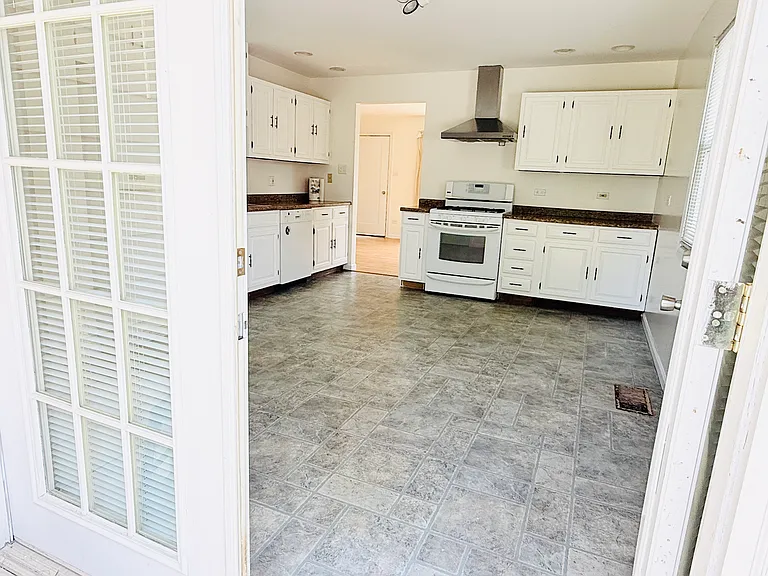 2904 Stork Ct — Photo 1