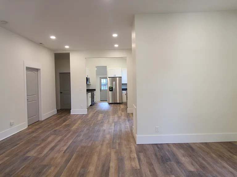 518 Cambridge St — Photo 4
