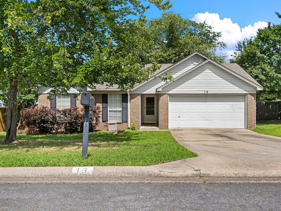 13 Holly Brook Cv