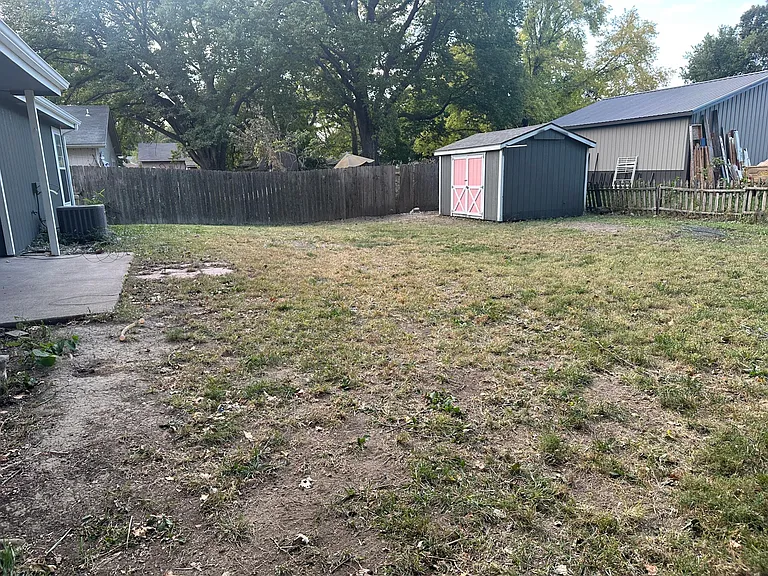 847 Locust St — Photo 21