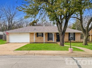 545 Sharp Dr, Desoto, TX 75115