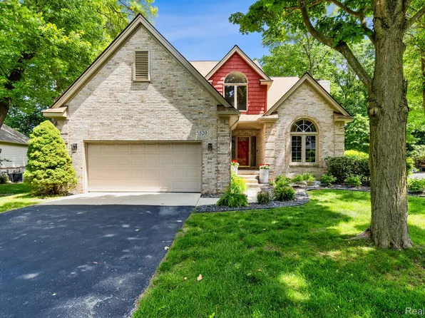 5520 Huron Hills Dr, Commerce Township, MI 48382