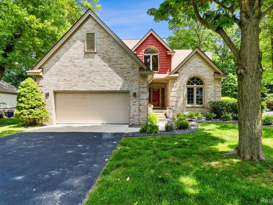 5520 Huron Hills Dr, Commerce Township, MI 48382