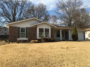 42 Park Charles Blvd S, Saint Peters, MO 63376