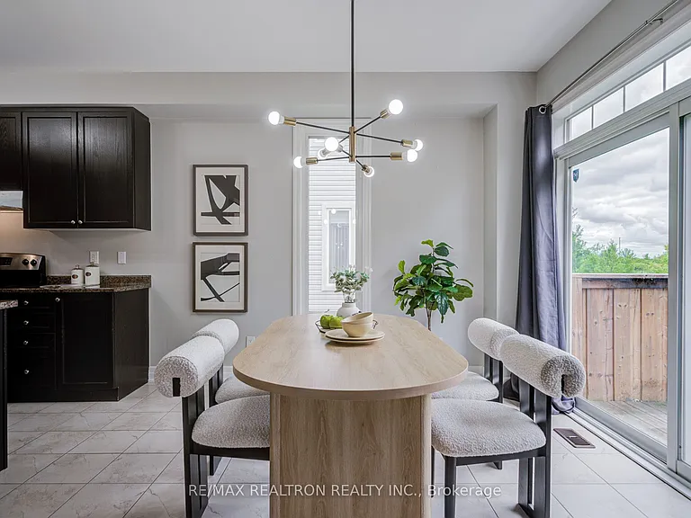 48 Robert Wilson Cres — Photo 13