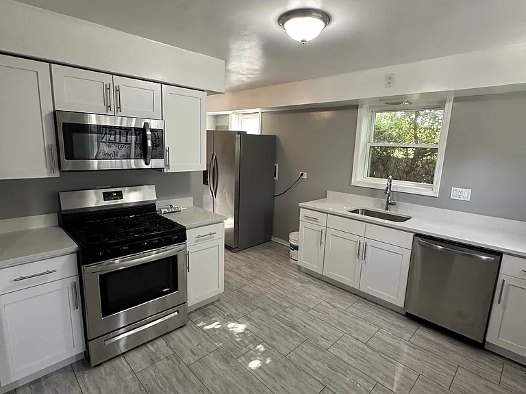 900 W Vermont St #1 — Photo 8