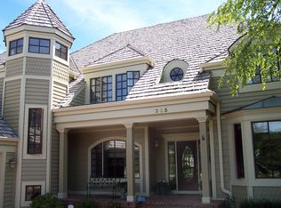 285 E Arboretum Cir, Wheaton, IL 60189