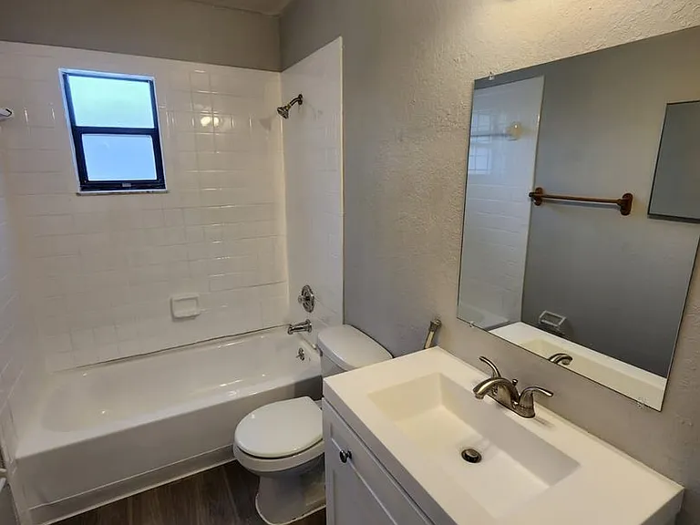 Bardmoor Villas — Photo 12