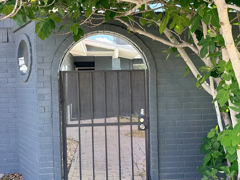 11100 Childress Ave — Photo 2