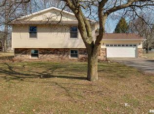 404 S School St, Minier, IL