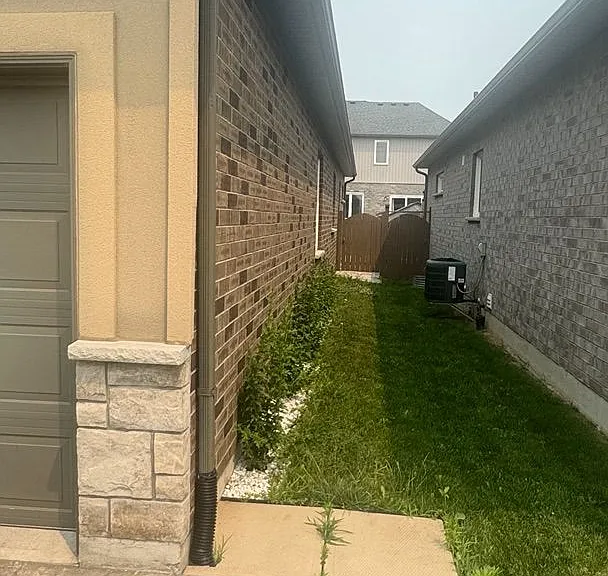 8446 Jennifer Cres #LOWER — Photo 28