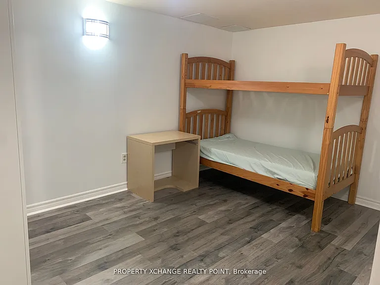 215 Vauxhall Dr — Photo 4