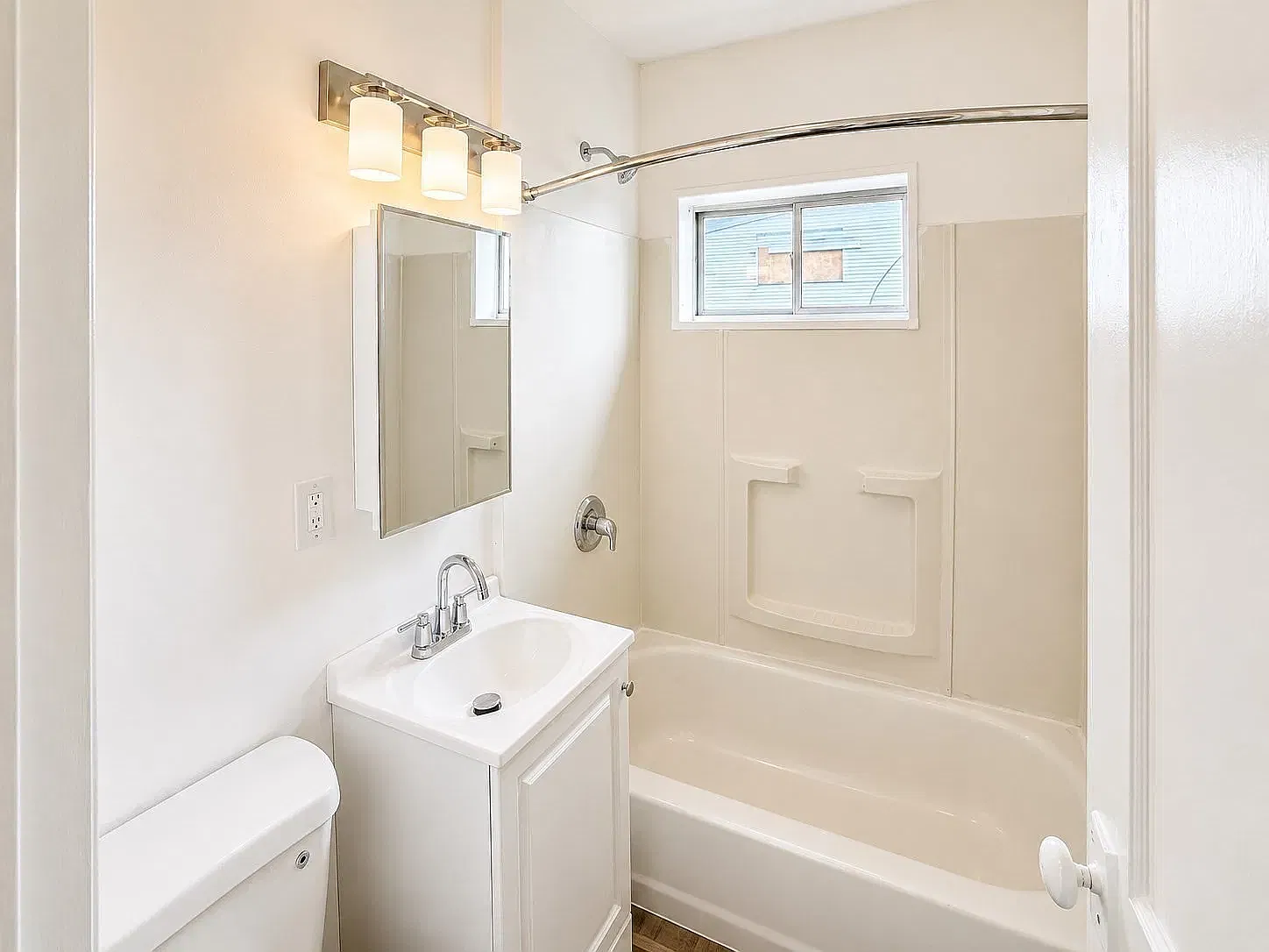 2 bed, 720 sqft, $1,850 — Photo 2