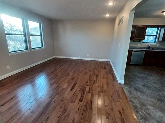 4th image of 809 Britany Dr