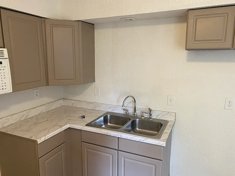 1420 SW Jefferson St #1420 — Photo 12