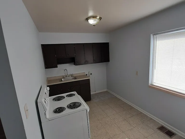 400 N Clark Blvd #1 — Photo 4