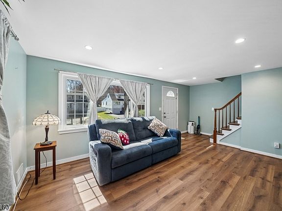 5th image of 55 Sunnyside Rd