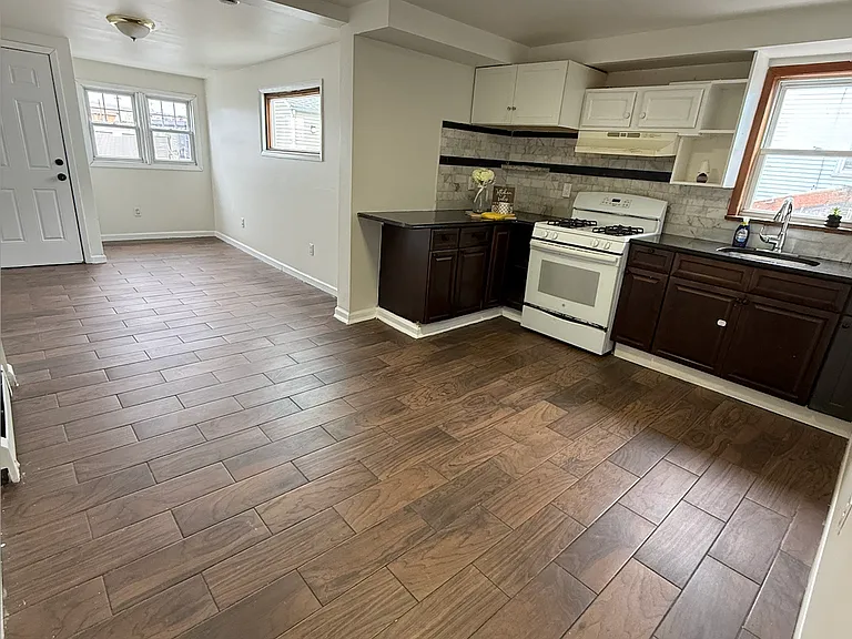 58 Van Buren St #3 — Photo 11
