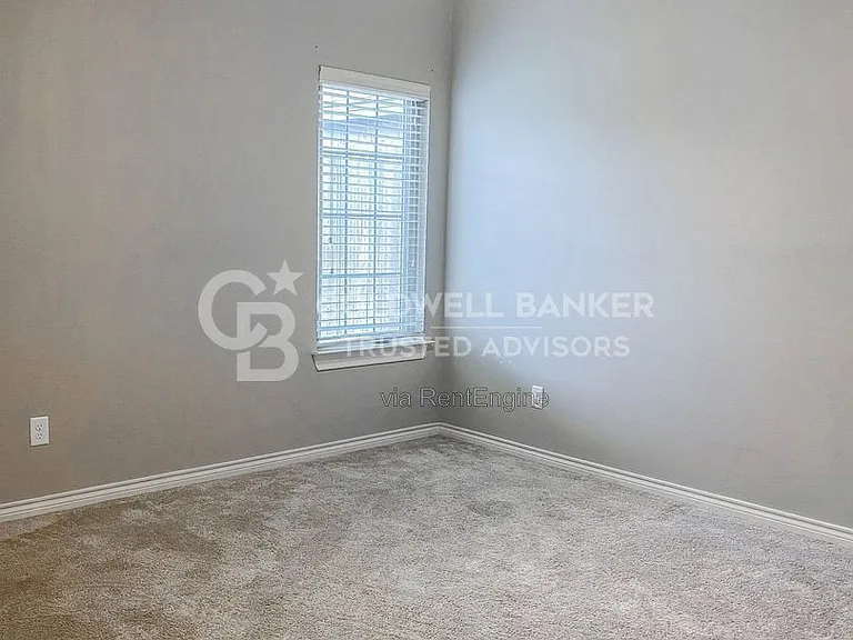 11003 Granby Ave — Photo 17