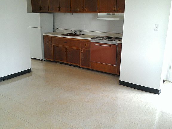 2nd image of 1143 Lathrop Ave APT 4